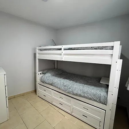 'broker' - Amazing 2 Bedroom Near The Beach דירה